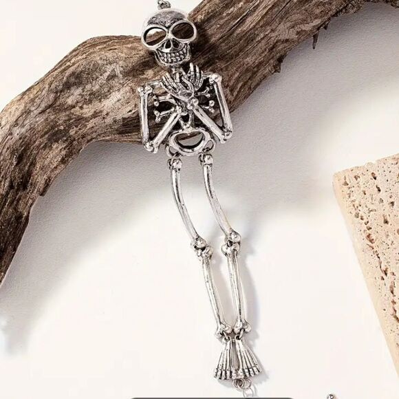Cool antique silver color skeleton bracelet. New - Picture 4 of 7